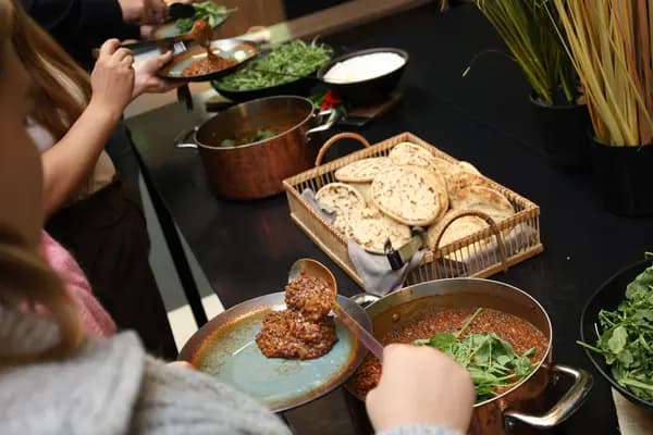 Semesterstatsfællesspisning // Free Community Dinner
