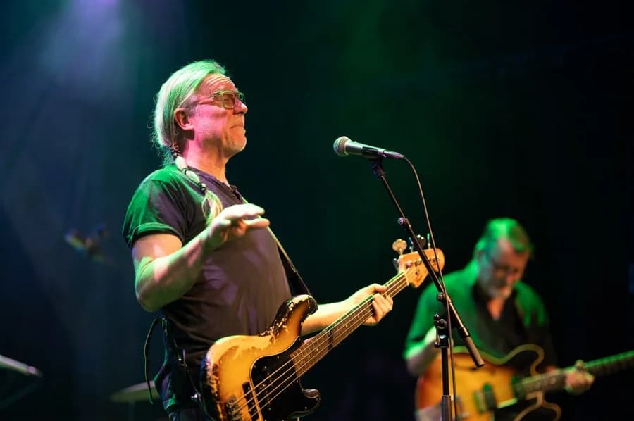 Nello & the helping hand blues band