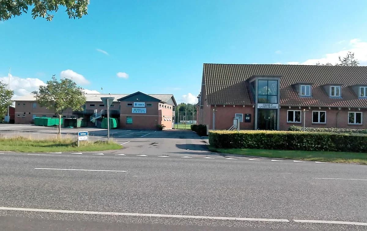 School buildings labeled Frørup Andelskolen and Lejre Skole